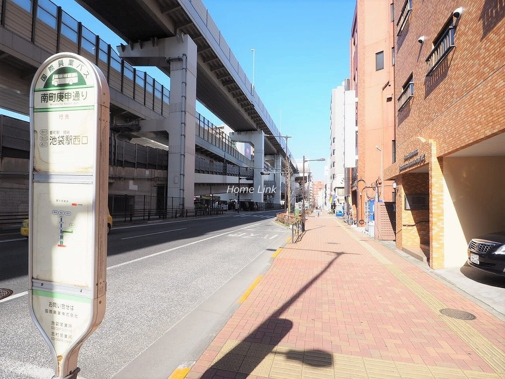 ライオンズマンション池袋要町第2　　前面道路歩道